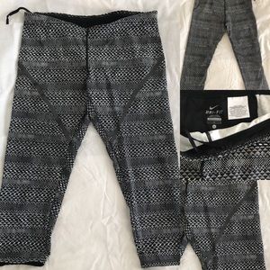 Nike Capri Active Leggings Size L